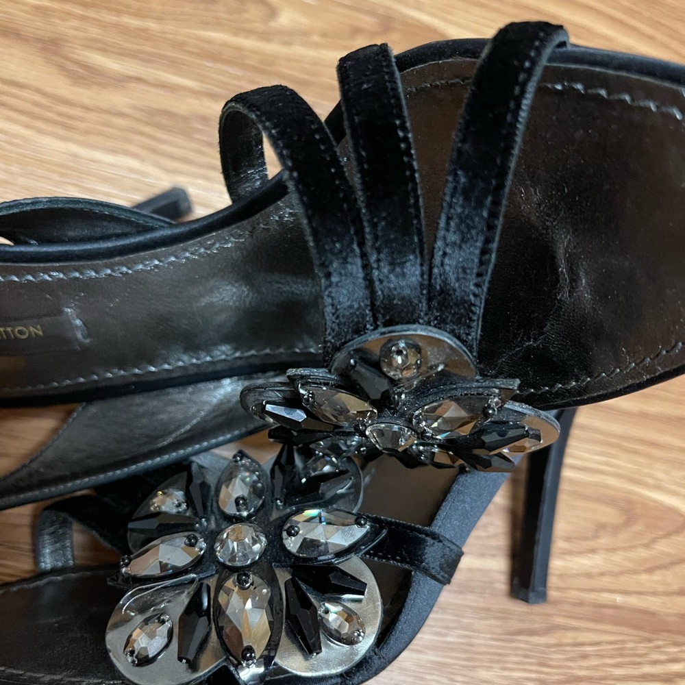 Louis Vuitton Shoe - Picture 4 of 8